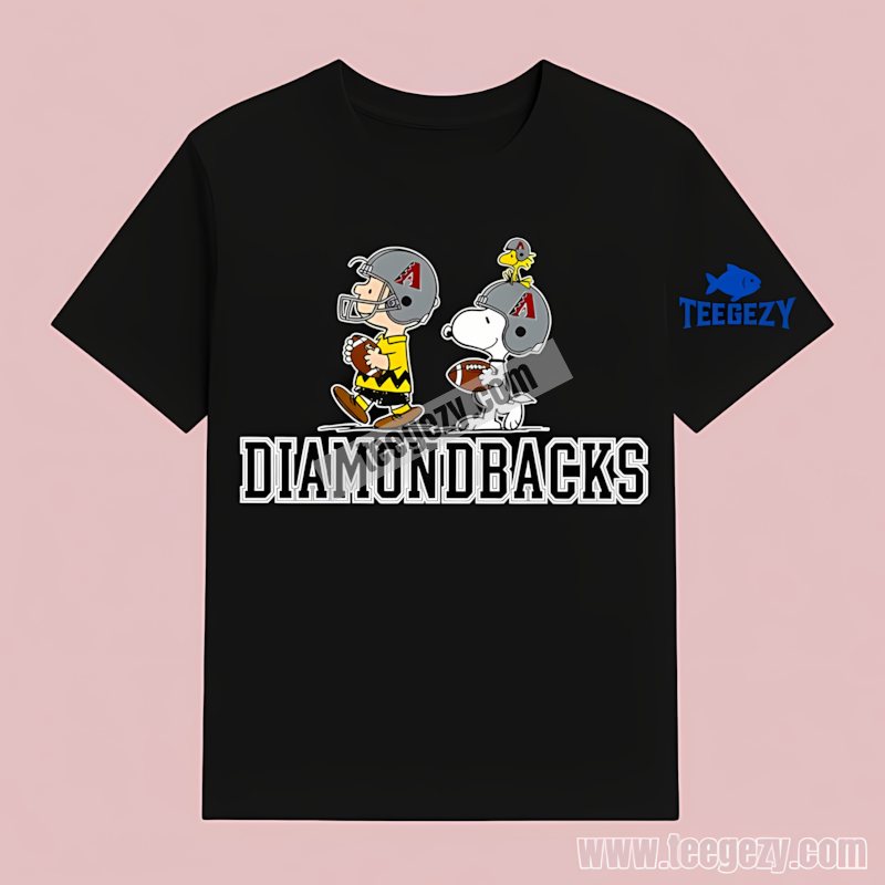 Arizona Diamondbacks Charlie Brown And Snoopy Play Together Regular T-Shirt Arizona Diamondbacks Charlie Brown And Snoopy Play Together Regular T-Shirt