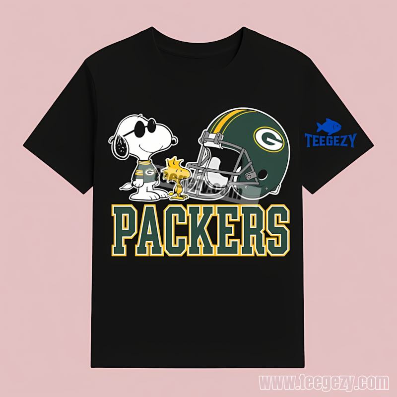 Green Bay Packers Helmet Vs Snoopy Woodstock T-Shirt Retro Green Bay Packers Helmet Vs Snoopy Woodstock T-Shirt Retro