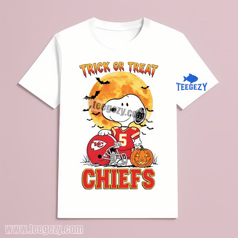 Kansas City Chiefs Snoopy Halloween Night Adults T-Shirt Kansas City Chiefs Snoopy Halloween Night Adults T-Shirt