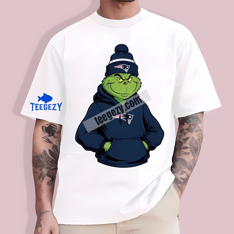 Grinch In A New England Patriots Hoodie Custom Look T-Shirt Grinch In A New England Patriots Hoodie Custom Look T-Shirt