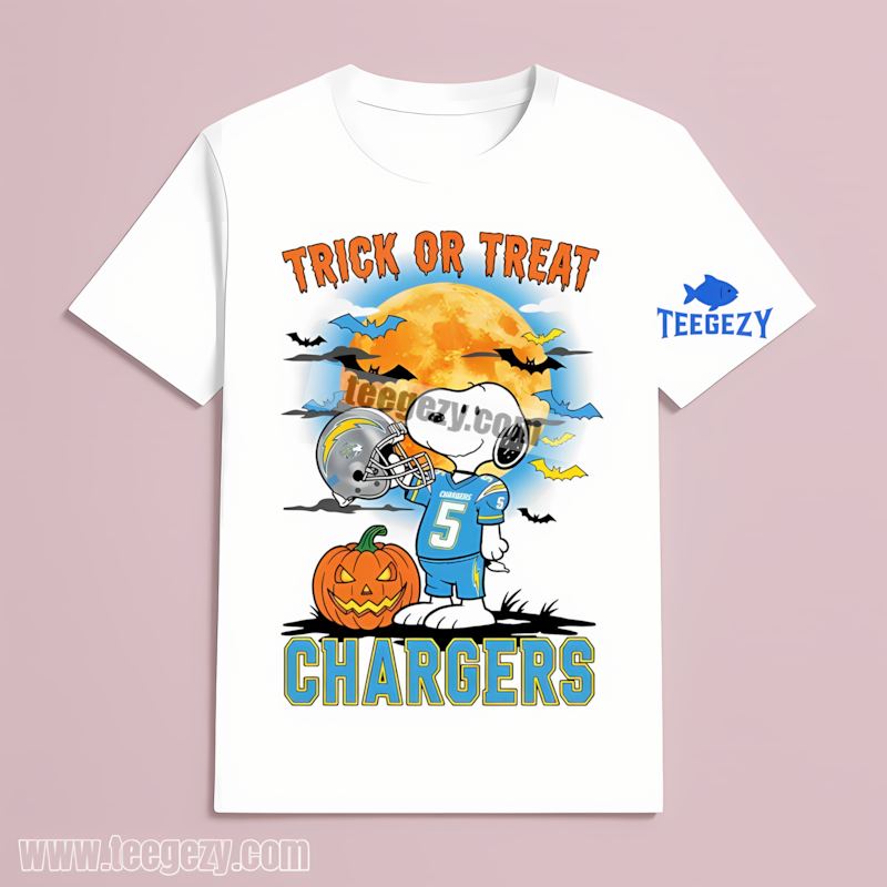 Halloween Snoopy Trick Or Treat Los Angeles Chargers Retro T-Shirt Halloween Snoopy Trick Or Treat Los Angeles Chargers Retro T-Shirt