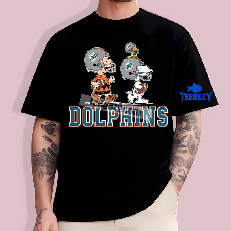 Miami Dolphins Charlie Brown Snoopy Play Together T-Shirt Miami Dolphins Charlie Brown Snoopy Play Together T-Shirt