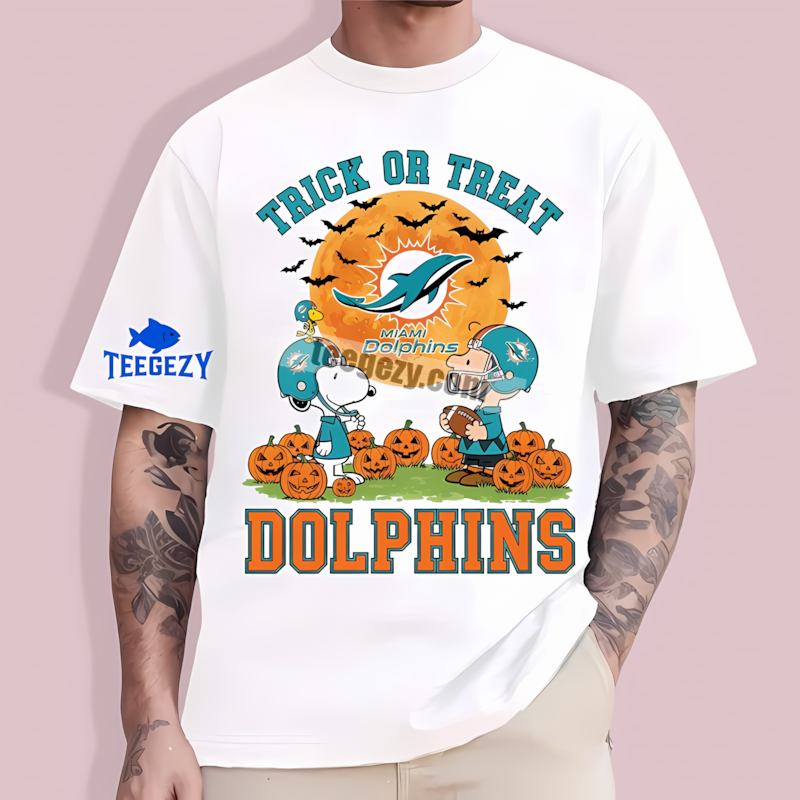Miami Dolphins Halloween Trick Or Treat Charlie Brown T-Shirt Miami Dolphins Halloween Trick Or Treat Charlie Brown T-Shirt