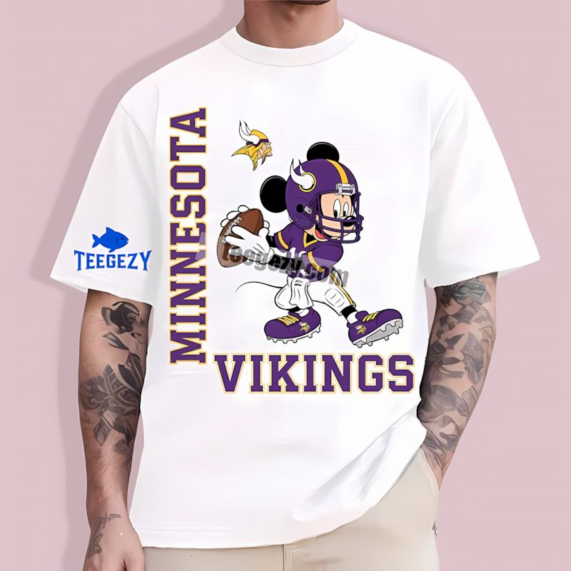 Mickey Playing Quarterback Minnesota Vikings T-Shirt Mickey Playing Quarterback Minnesota Vikings T-Shirt