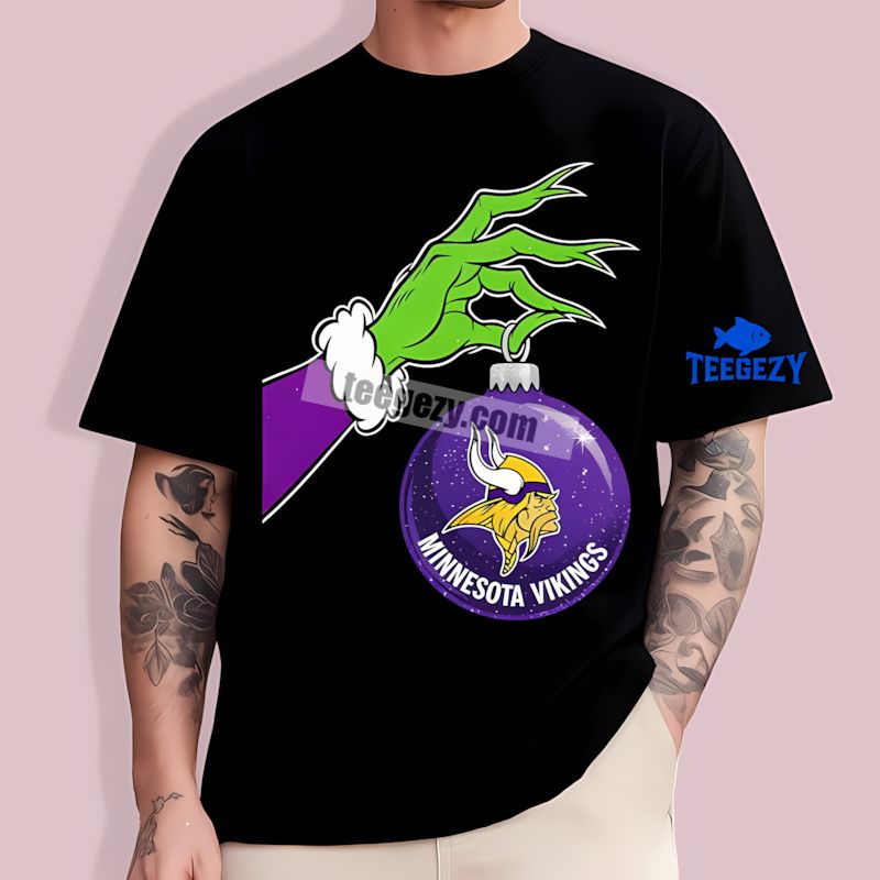 Minnesota Vikings Ornament Held By Grinch Classic Xmas T-Shirt Minnesota Vikings Ornament Held By Grinch Classic Xmas T-Shirt