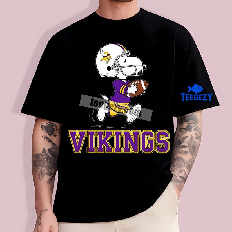 Minnesota Vikings Snoopy Running Football Scene T-Shirt Minnesota Vikings Snoopy Running Football Scene T-Shirt