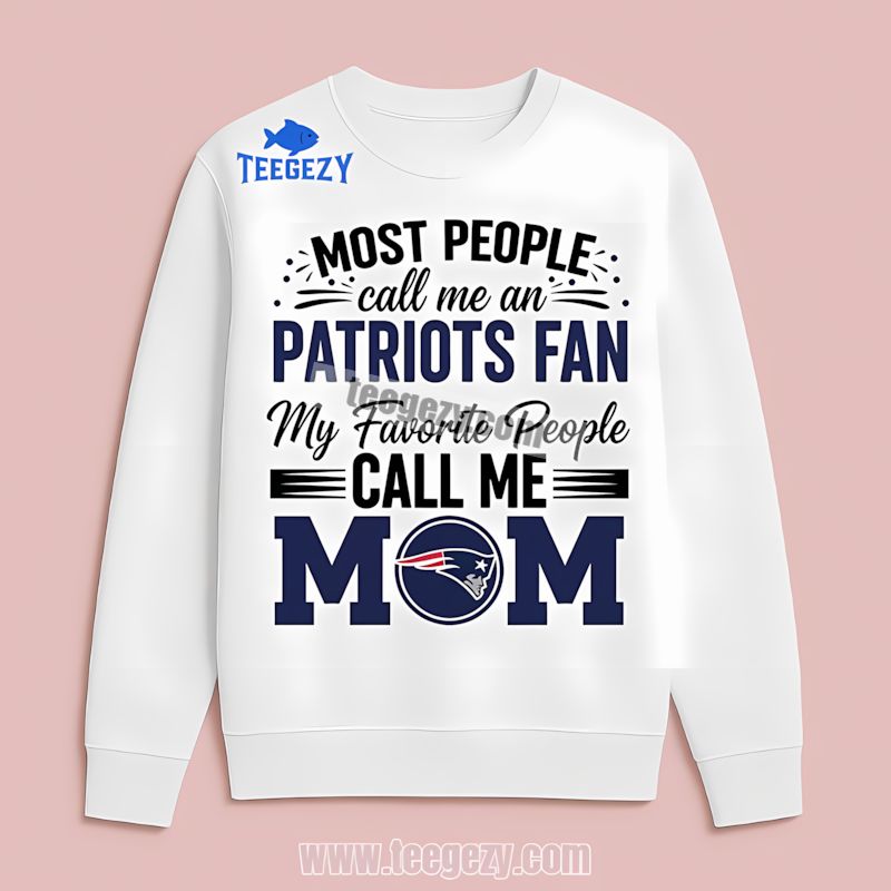 Moms Favorite People Graphic New England Patriots Mens TLong Sleeve Moms Favorite People Graphic New England Patriots Mens TLong Sleeve