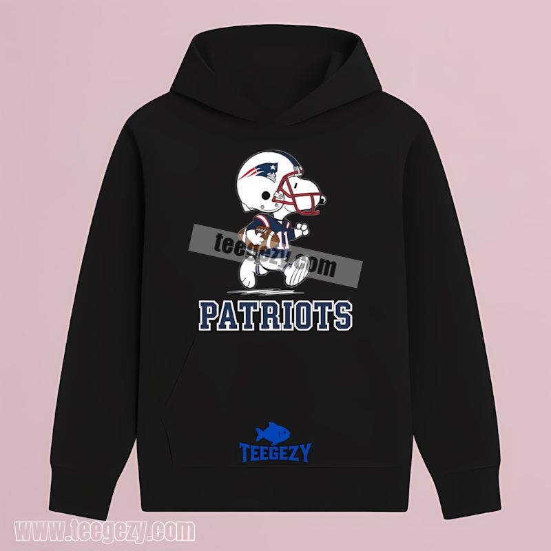 Snoopy Running With Football New England Patriots Crewneck Hoodie Snoopy Running With Football New England Patriots Crewneck Hoodie