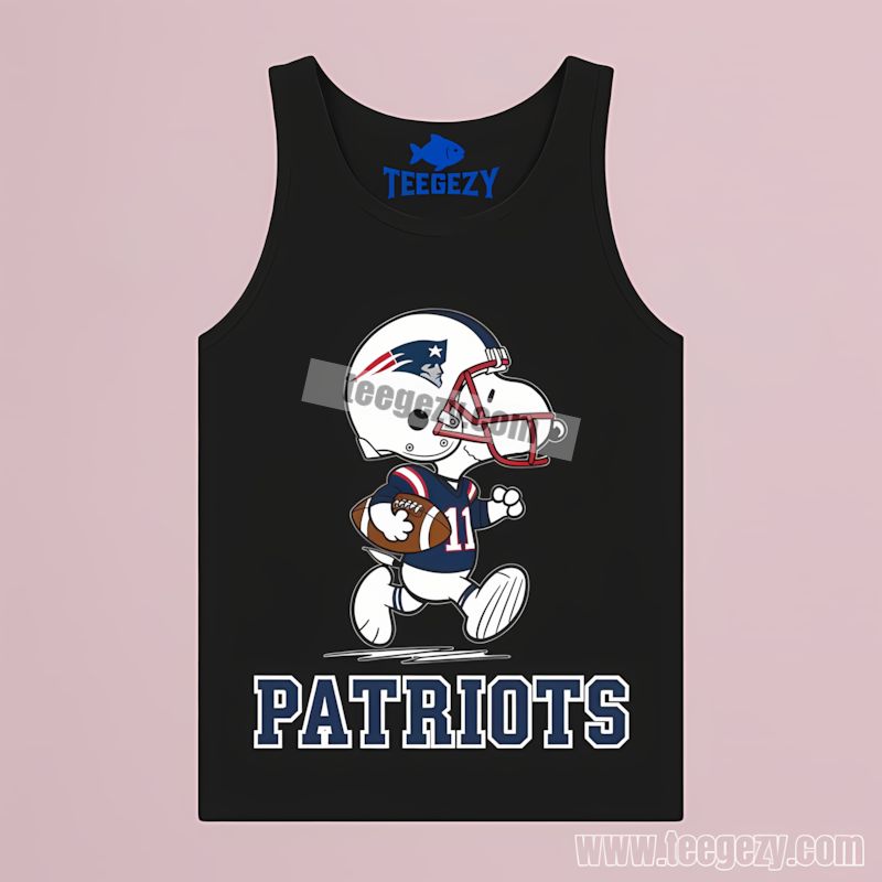 Snoopy Running With Football New England Patriots Crewneck Tanktop Snoopy Running With Football New England Patriots Crewneck Tanktop