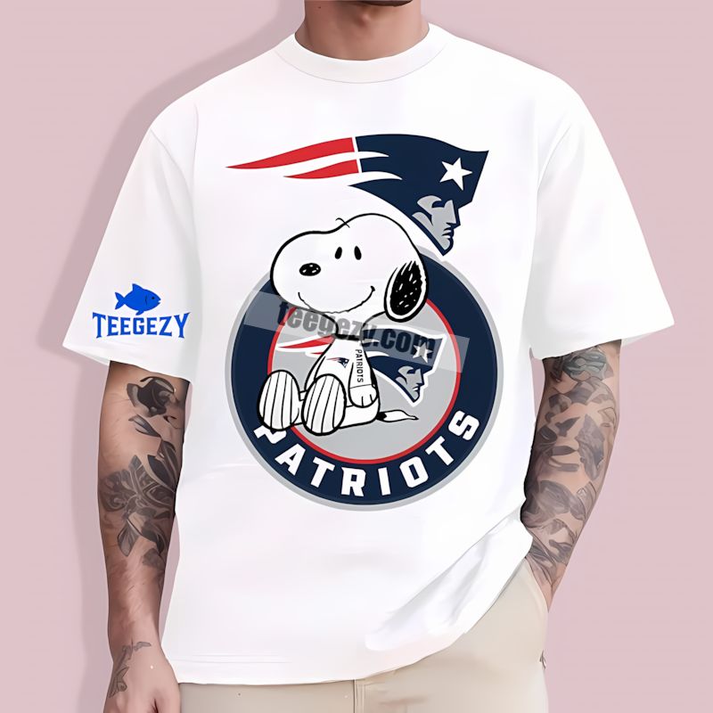 Snoopy Tattoo Logo On Arm New England Patriots Vintage T-Shirt Snoopy Tattoo Logo On Arm New England Patriots Vintage T-Shirt