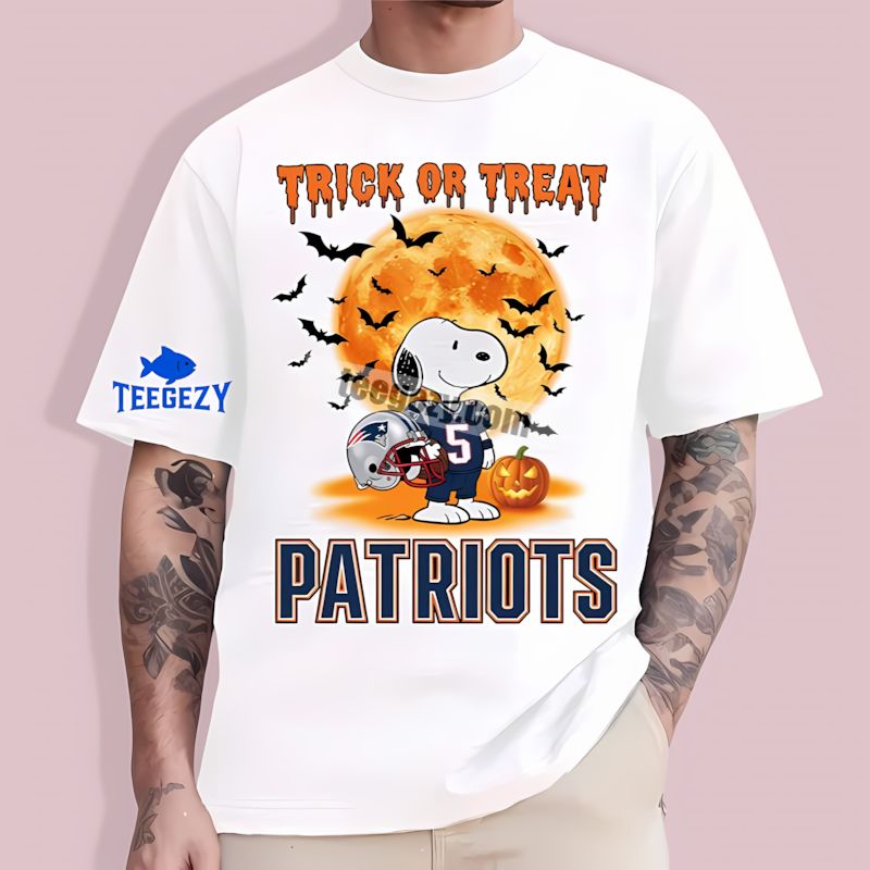 Snoopy Trick Or Treat Halloween New England Patriots Short Sleeve T-Shirt Snoopy Trick Or Treat Halloween New England Patriots Short Sleeve T-Shirt
