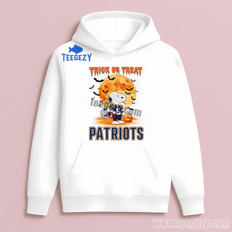 Snoopy Trick Or Treat Halloween New England Patriots Short Sleeve Hoodie Snoopy Trick Or Treat Halloween New England Patriots Short Sleeve Hoodie