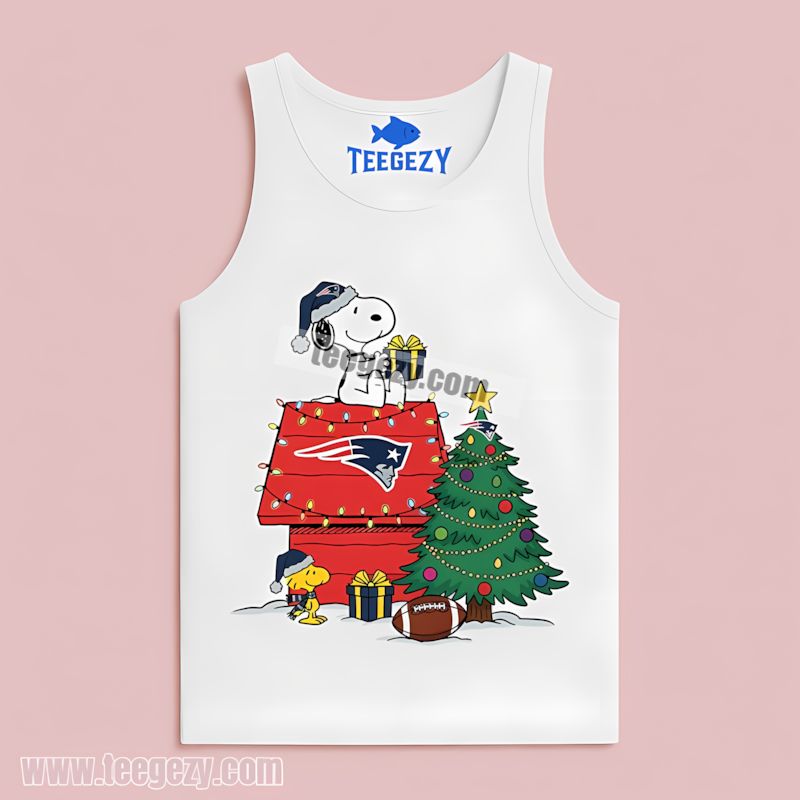 Snoopy Woodstock Christmas Scene New England Patriots Crewneck Tanktop Snoopy Woodstock Christmas Scene New England Patriots Crewneck Tanktop