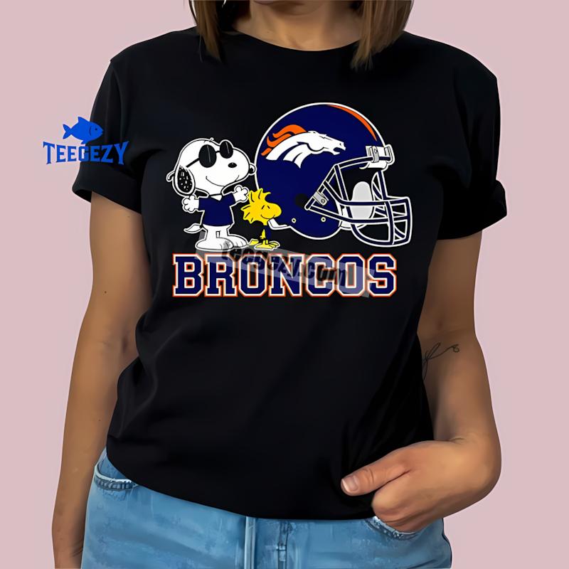 Denver Broncos Helmet Vs Snoopy And Woodstock Graphic T-Shirt Denver Broncos Helmet Vs Snoopy And Woodstock Graphic T-Shirt