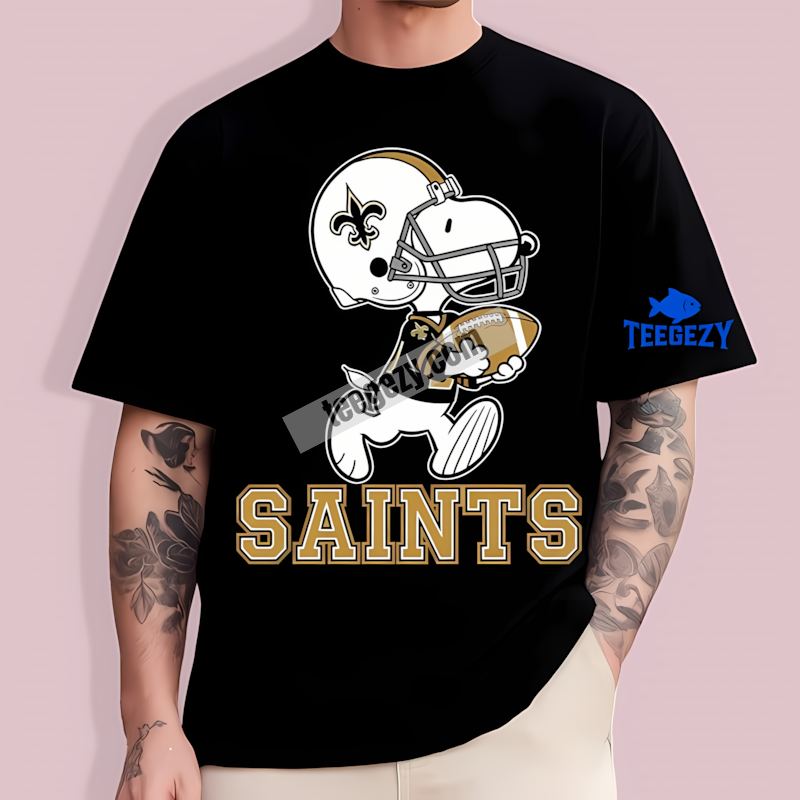 New Orleans Saints Snoopy Football Running T-Shirt New Orleans Saints Snoopy Football Running T-Shirt