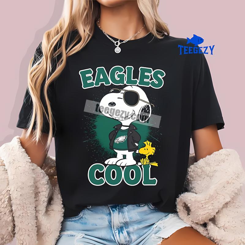 Philadelphia Eagles Snoopy Cool Retro T-Shirt Philadelphia Eagles Snoopy Cool Retro T-Shirt